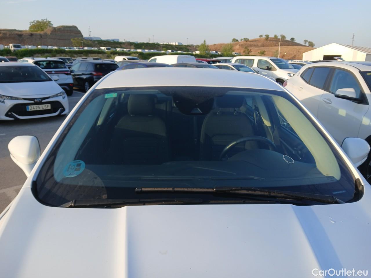  Ford  Mondeo FORD  / 2014 / 5P / berlina con portón 2.0 TDCi 110kW PowerShift Trend #8