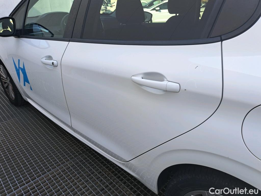  Peugeot  208 PEUGEOT  / 2015 / 5P / berlina con portón 5P Signature 1.2L PureTech 60KW (82CV) #20