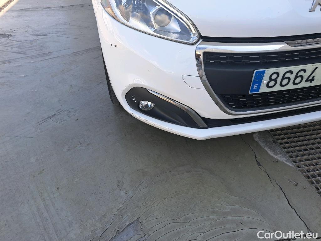  Peugeot  208 PEUGEOT  / 2015 / 5P / berlina con portón 5P Signature 1.2L PureTech 60KW (82CV) #26