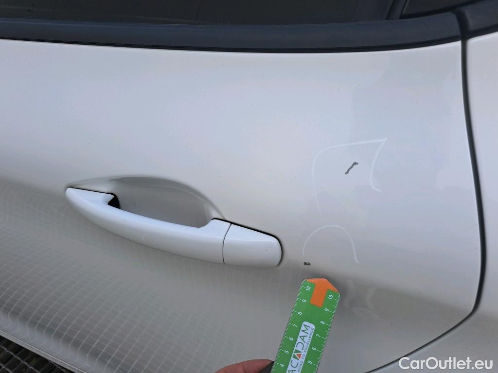  Peugeot  208 PEUGEOT  / 2015 / 5P / berlina con portón 5P Signature 1.2L PureTech 60KW (82CV) #21