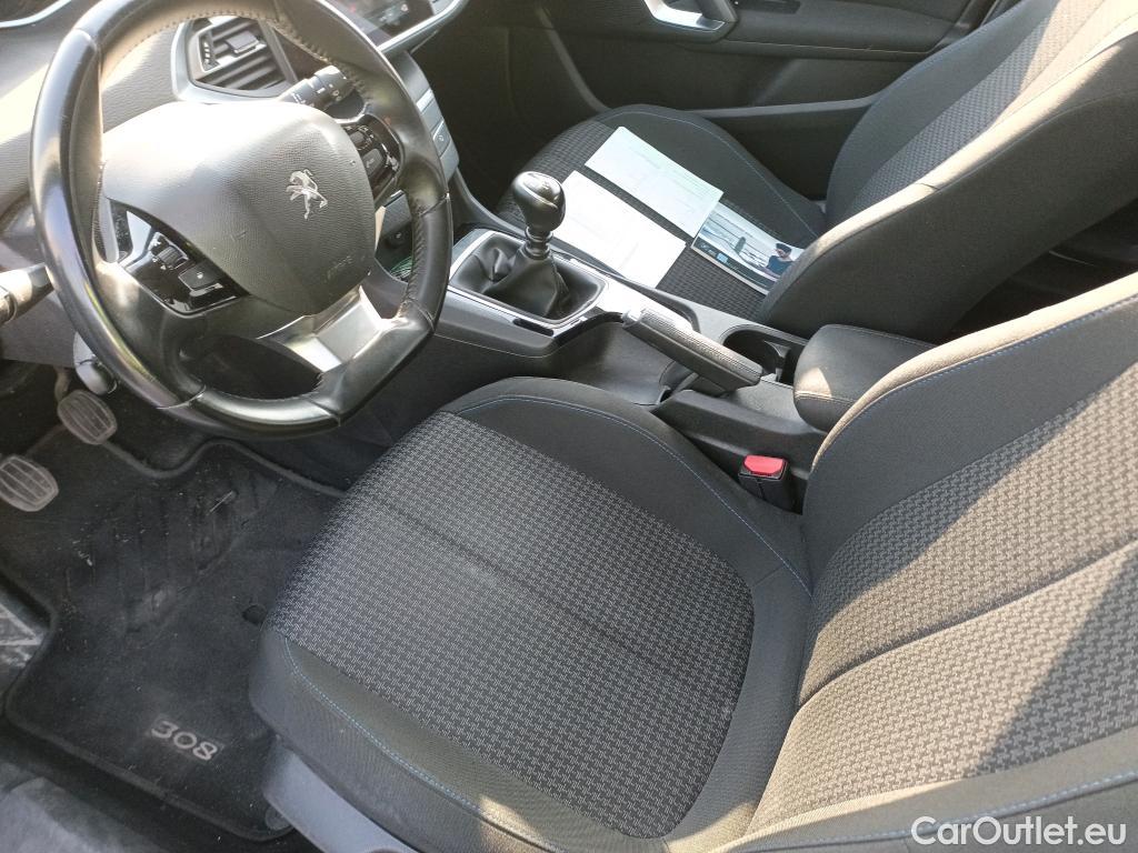  Peugeot  308 PEUGEOT  / 2017 / 5P / berlina con portón 5p Style BlueHDi 130 S&S #11
