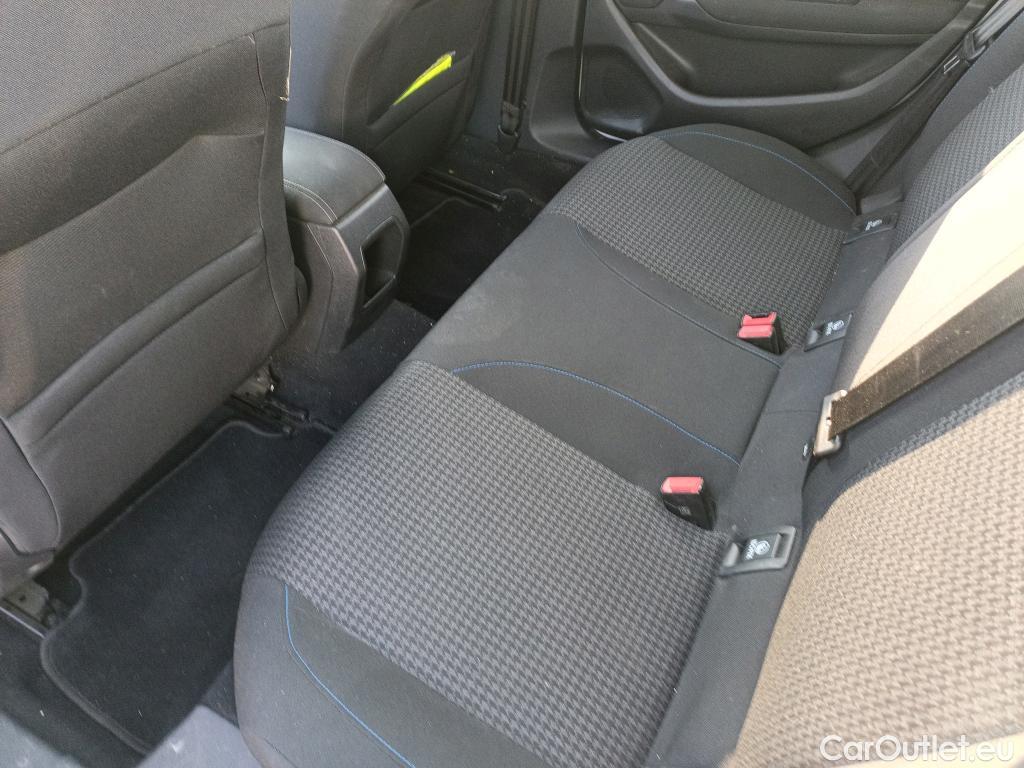  Peugeot  308 PEUGEOT  / 2017 / 5P / berlina con portón 5p Style BlueHDi 130 S&S #12
