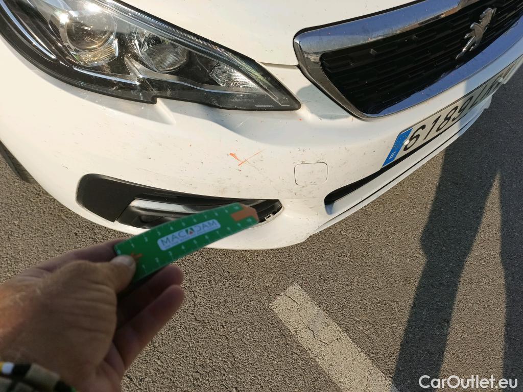  Peugeot  308 PEUGEOT  / 2017 / 5P / berlina con portón 5p Style BlueHDi 130 S&S #5