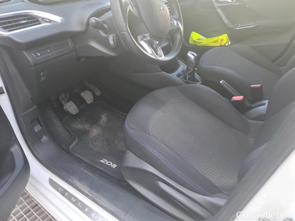  Peugeot  208 PEUGEOT  / 2015 / 5P / berlina con portón 5P Signature 1.2L PureTech 60KW (82CV) #30