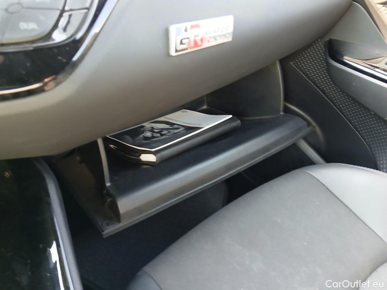  Toyota  C-HR TOYOTA  / 2019 / 5P / todoterreno 1.8 125H Advance #1