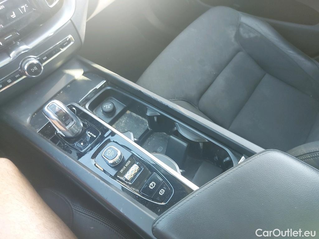  Volvo  XC60  Momentum Plug-In Hybrid AWD 2.0 T8 Twin Engine 390CV AT8 E6dT #11