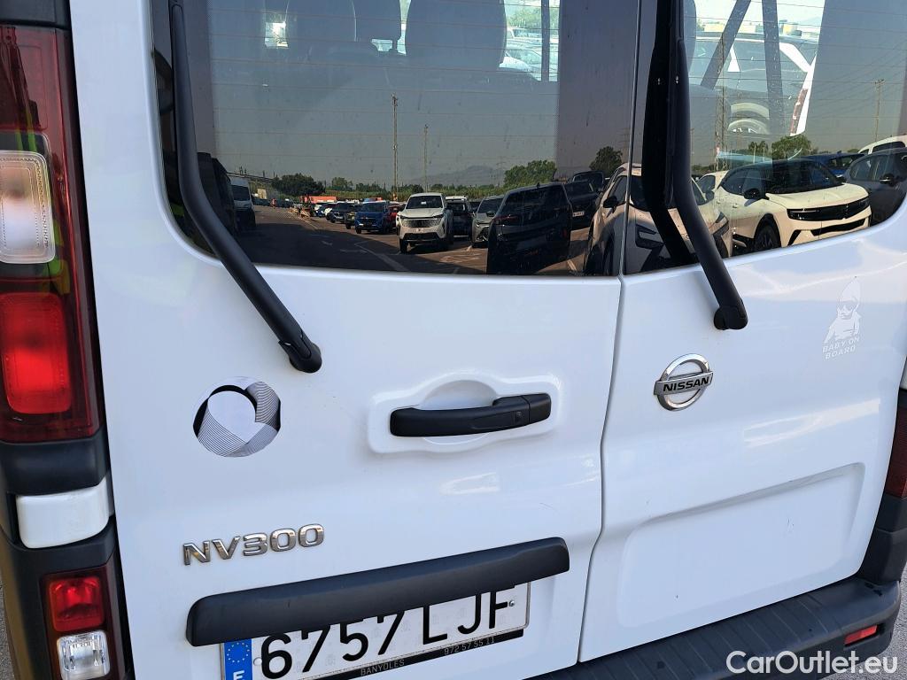  Nissan  NV300 NISSAN  / 2016 / 4P / combi Combi 9 2.0dCi 107 kW L1H1 1T COMFORT #29