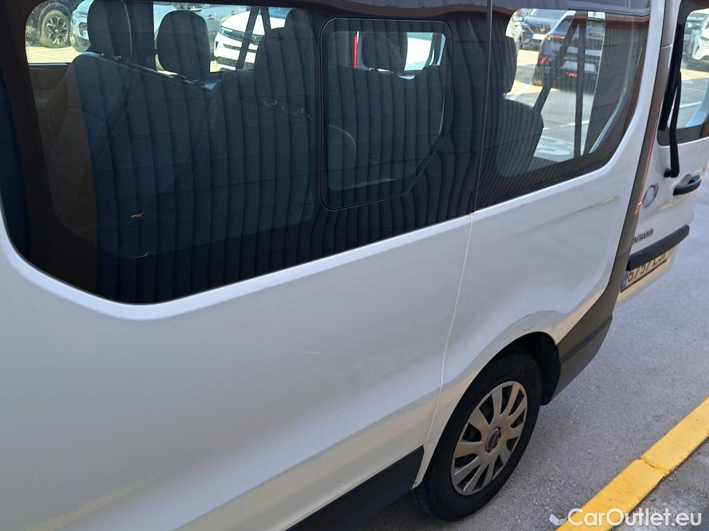  Nissan  NV300 NISSAN  / 2016 / 4P / combi Combi 9 2.0dCi 107 kW L1H1 1T COMFORT #1