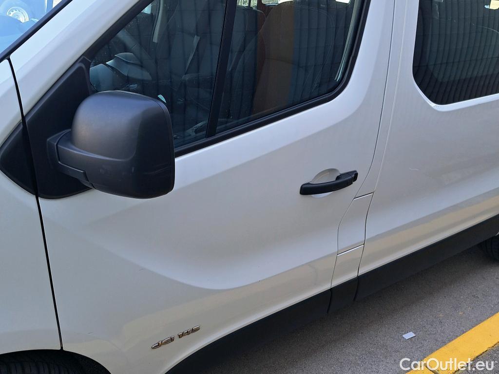  Nissan  NV300 NISSAN  / 2016 / 4P / combi Combi 9 2.0dCi 107 kW L1H1 1T COMFORT #15