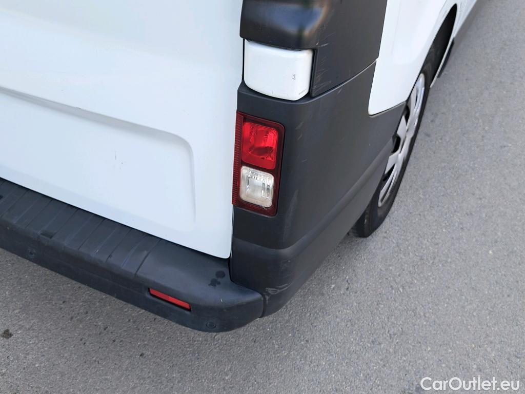  Nissan  NV300 NISSAN  / 2016 / 4P / combi Combi 9 2.0dCi 107 kW L1H1 1T COMFORT #13