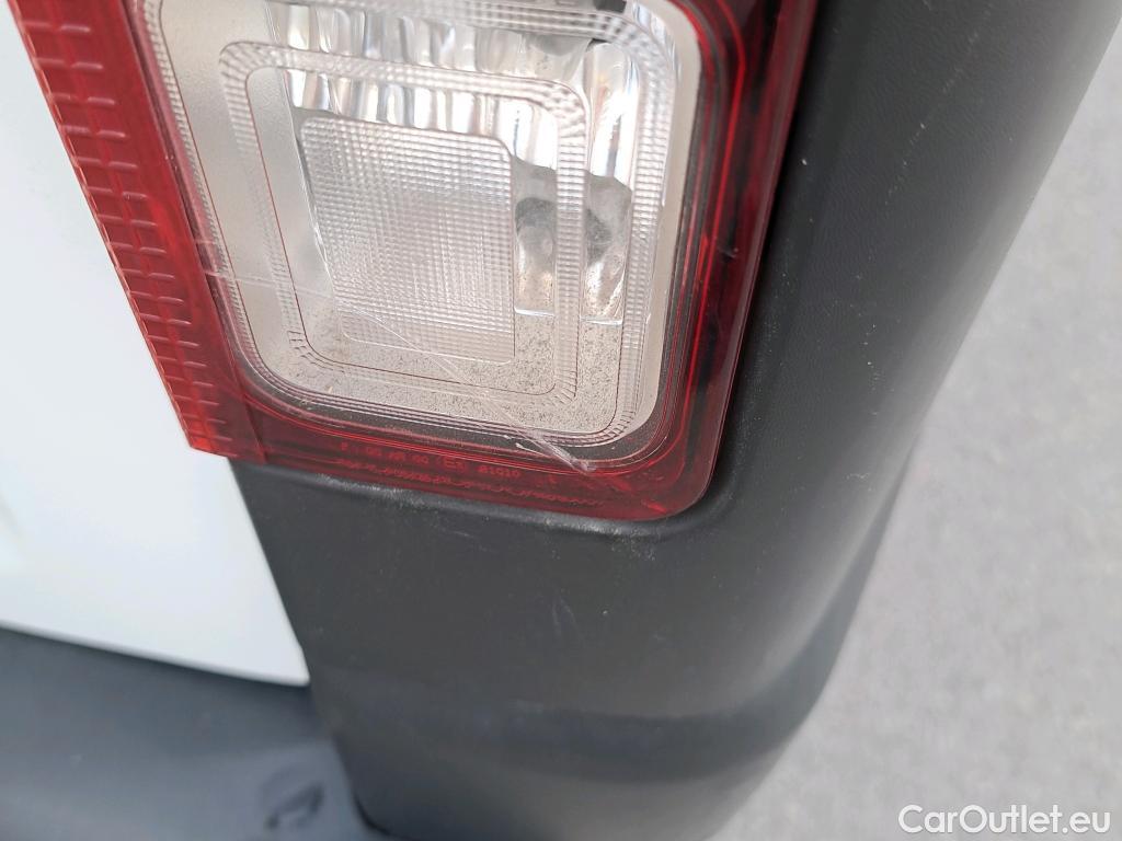  Nissan  NV300 NISSAN  / 2016 / 4P / combi Combi 9 2.0dCi 107 kW L1H1 1T COMFORT #14