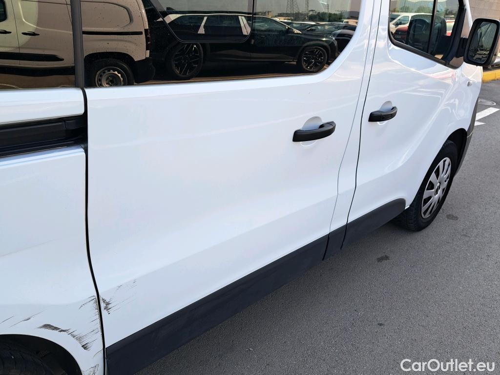  Nissan  NV300 NISSAN  / 2016 / 4P / combi Combi 9 2.0dCi 107 kW L1H1 1T COMFORT #7