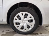  Toyota  Yaris TOYOTA  / 2017 / 5P / BERLINA 1.5 HYBRID BUSINESS #17
