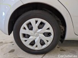  Toyota  Yaris TOYOTA  / 2017 / 5P / BERLINA 1.5 HYBRID BUSINESS #104