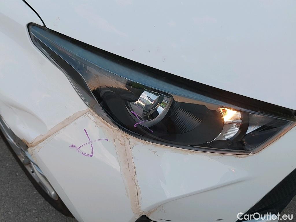  Toyota  Yaris TOYOTA  / 2020 / 5P / berlina con portón 1.5 120H Active Tech #1