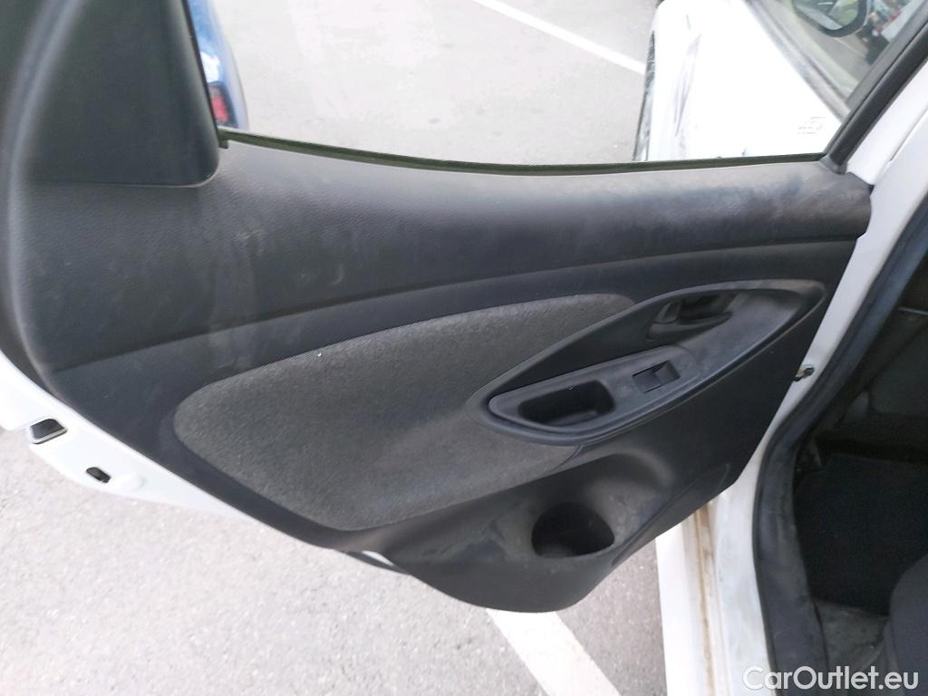  Toyota  Yaris TOYOTA  / 2020 / 5P / berlina con portón 1.5 120H Active Tech #34