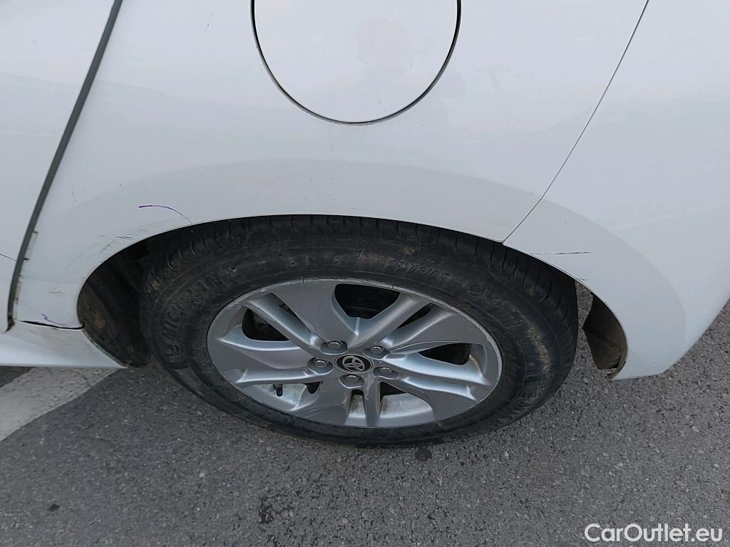  Toyota  Yaris TOYOTA  / 2020 / 5P / berlina con portón 1.5 120H Active Tech #48