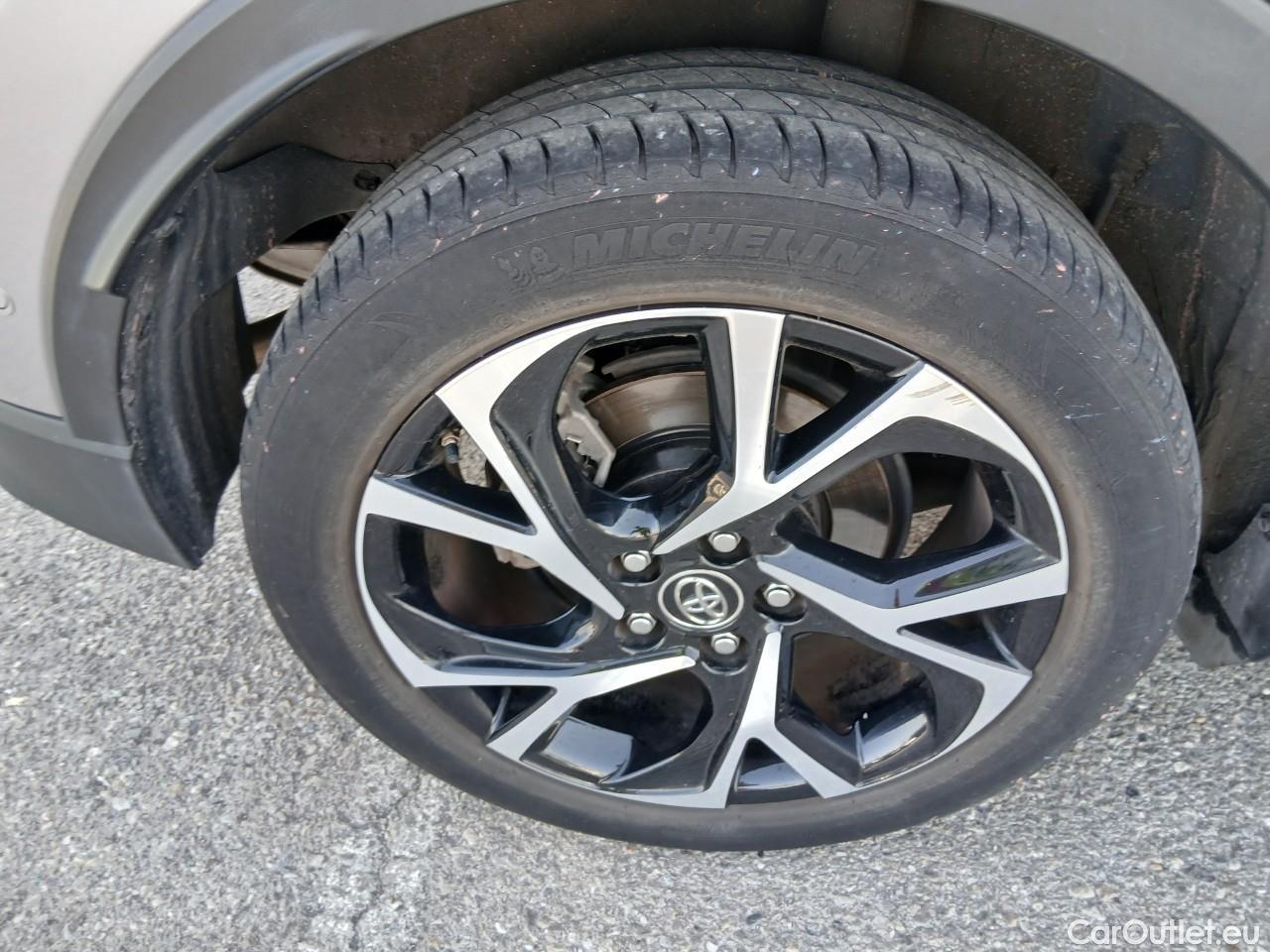  Toyota  C-HR TOYOTA  / 2016 / 5P / todoterreno 1.8 125H Advance (CX) #26