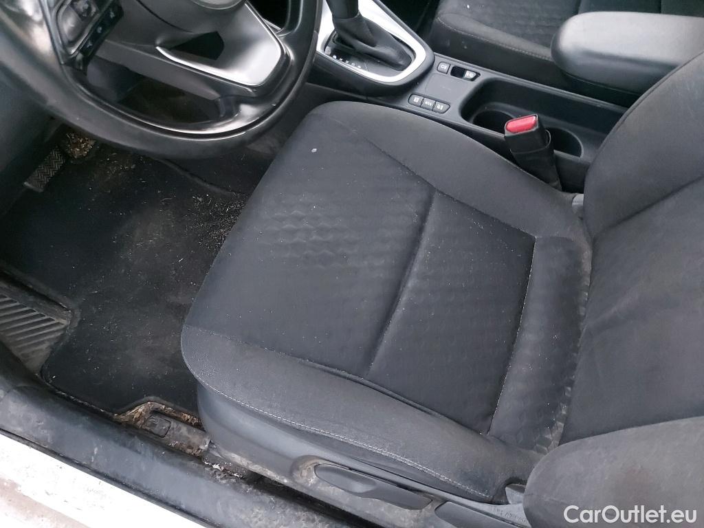  Toyota  Yaris TOYOTA  / 2020 / 5P / berlina con portón 1.5 120H Active Tech #38