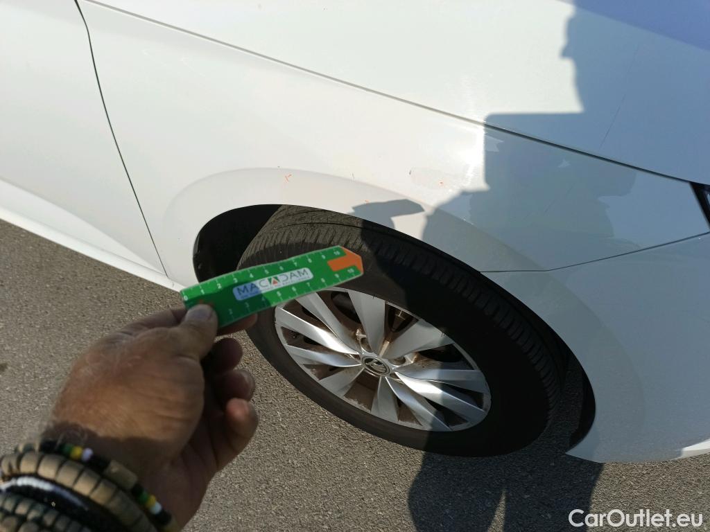  Skoda  KAMIQ SKODA  1.0 TSI 81kW (110CV) DSG Ambition #26