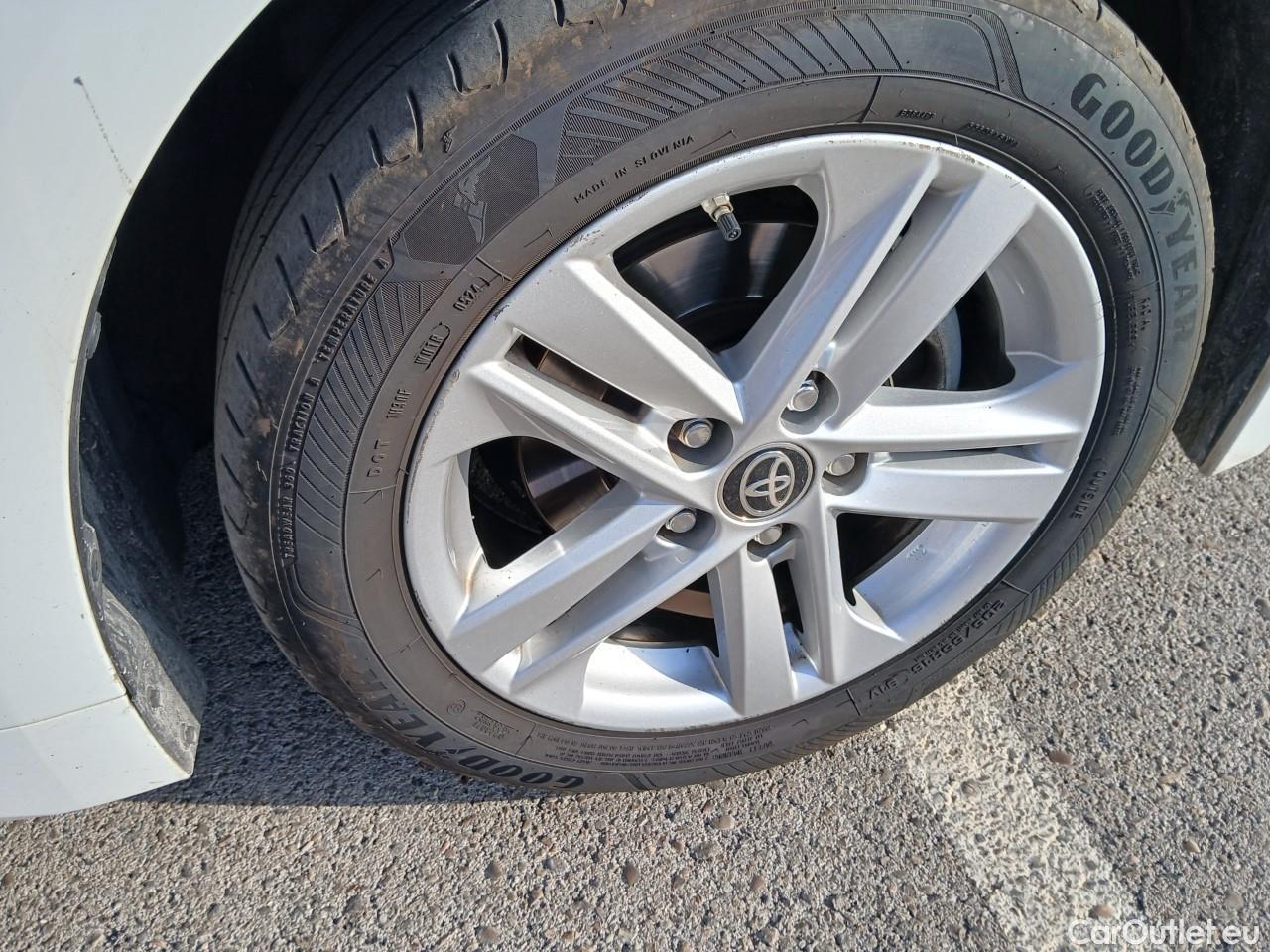  Toyota  Corolla TOYOTA  / 2019 / 5P / familiar 1.8 125H ACTIVE TECH E-CVT TOU SPORT #32