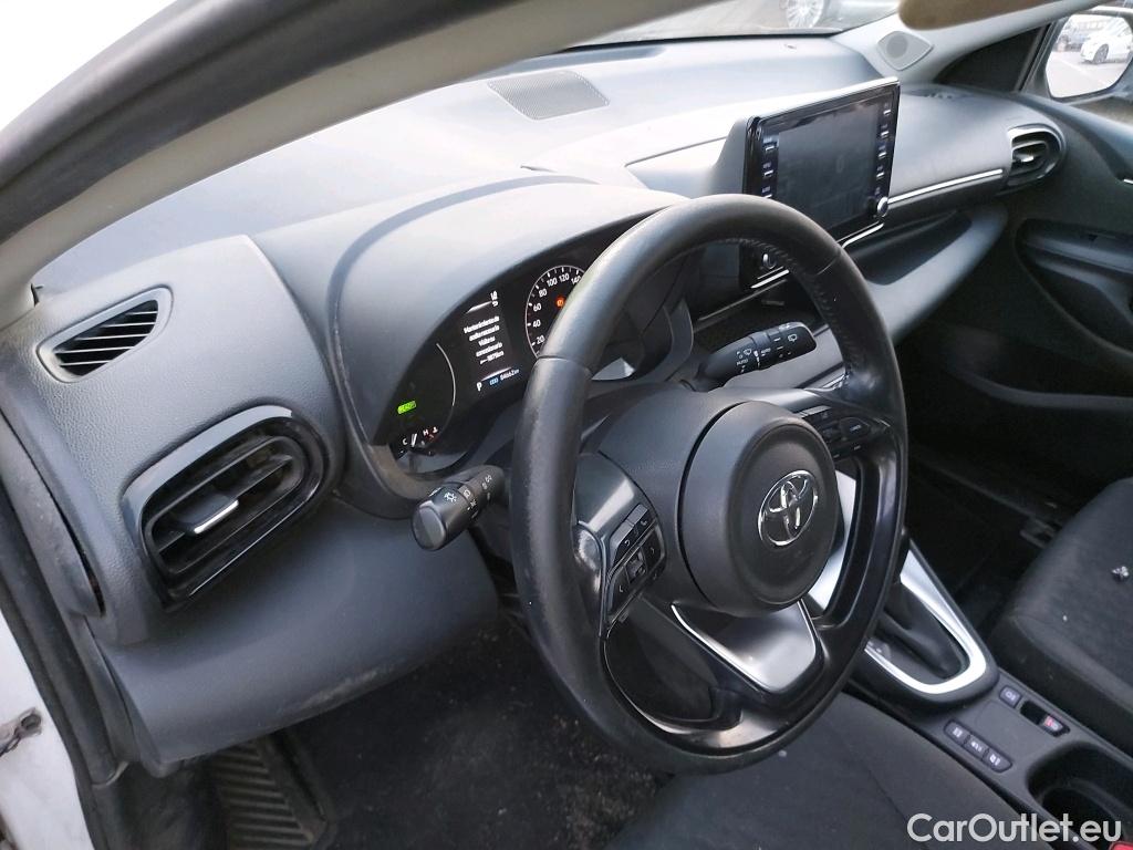  Toyota  Yaris TOYOTA  / 2020 / 5P / berlina con portón 1.5 120H Active Tech #63