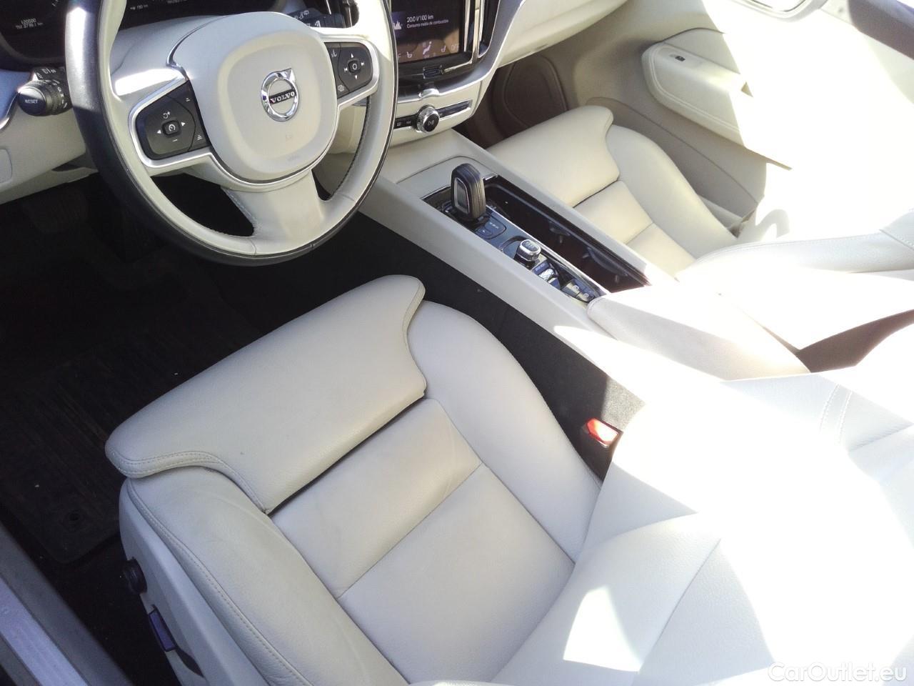  Volvo  XC60 VOLVO  / 2017 / 5P / todoterreno 2.0 B5 D AWD Momentum Pro Auto #1