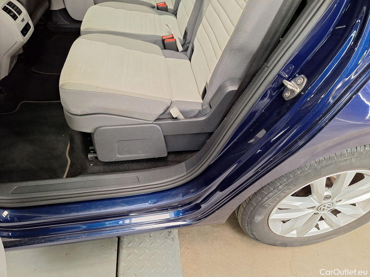  Volkswagen  Touran VW,  '15, Volkswagen  1.6 TDi Highline 5d #75