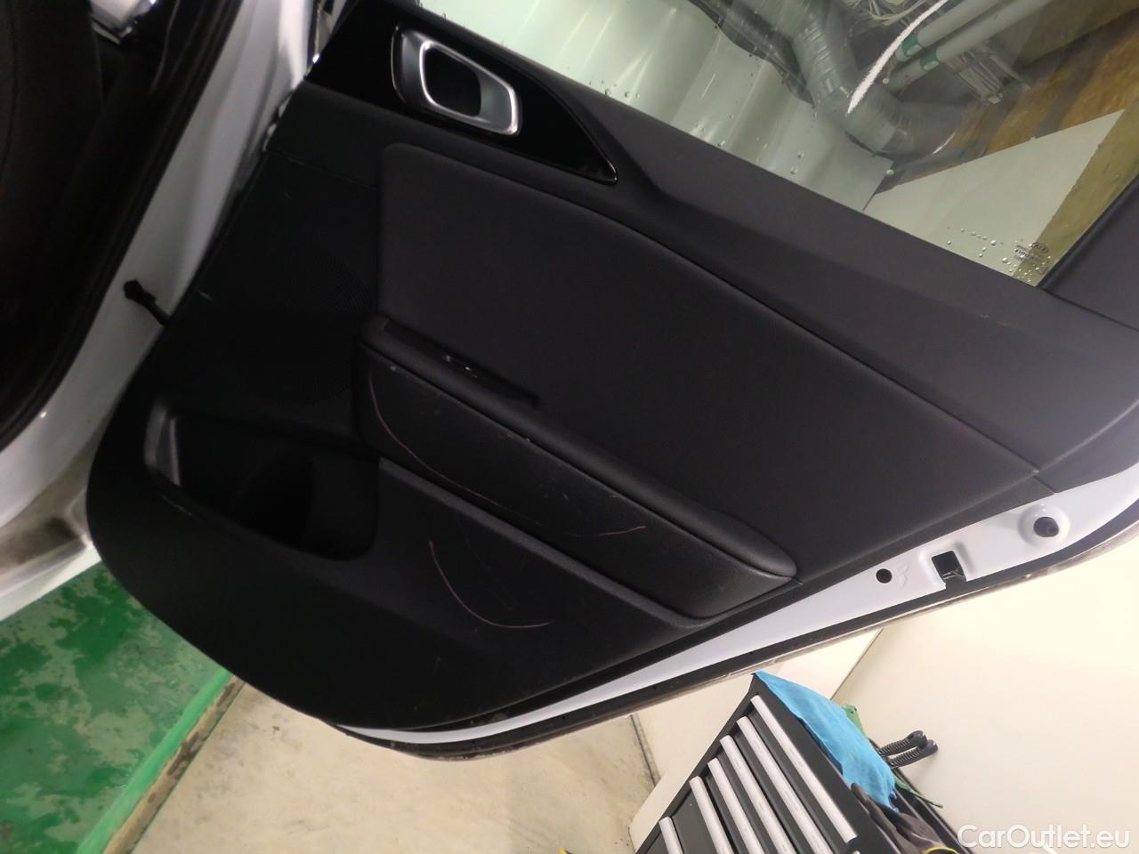  KIA  Cee'd ceed SW 1.6PHEV Advance 5d #11