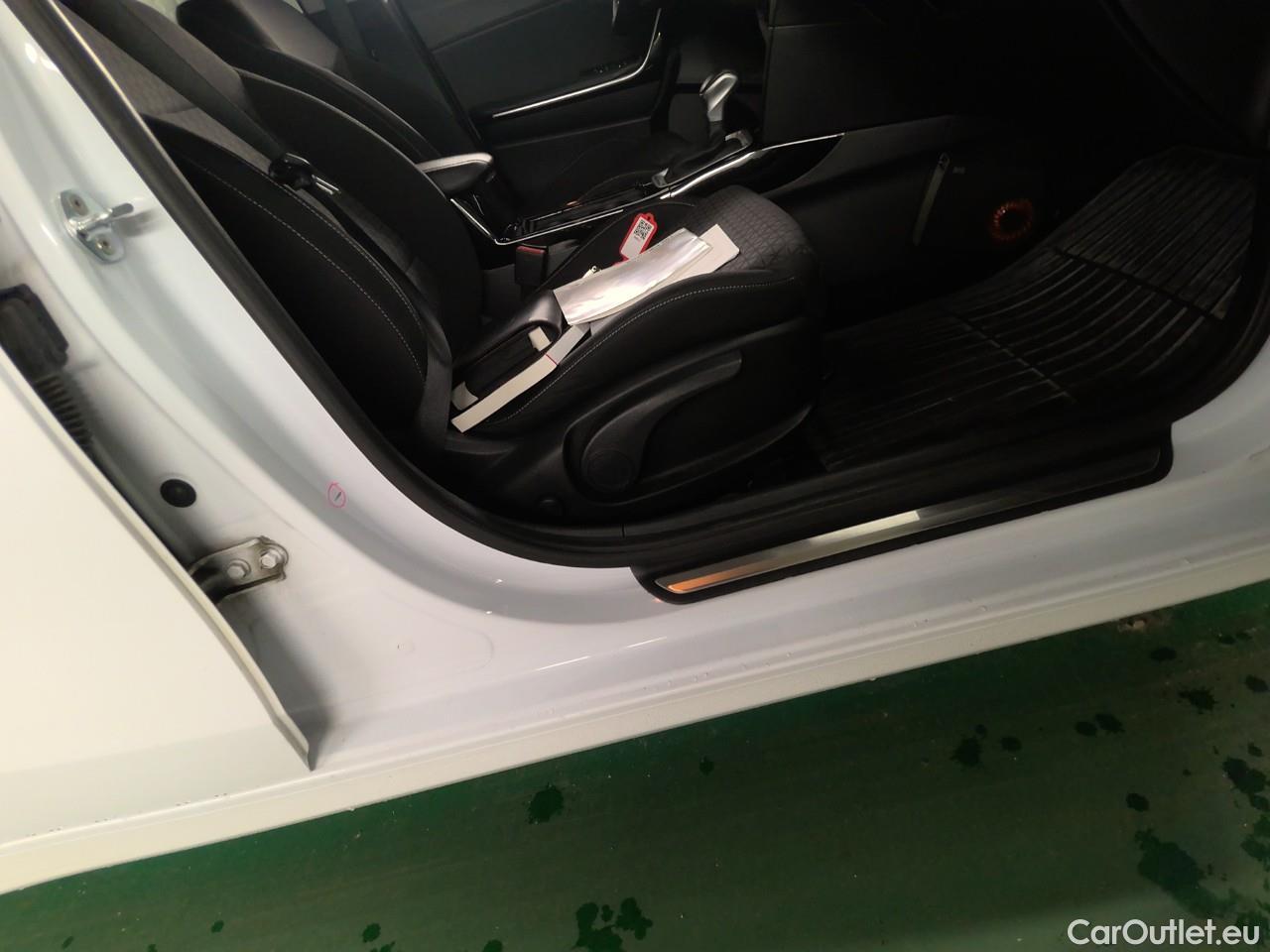  KIA  Cee'd ceed SW 1.6PHEV Advance 5d #7