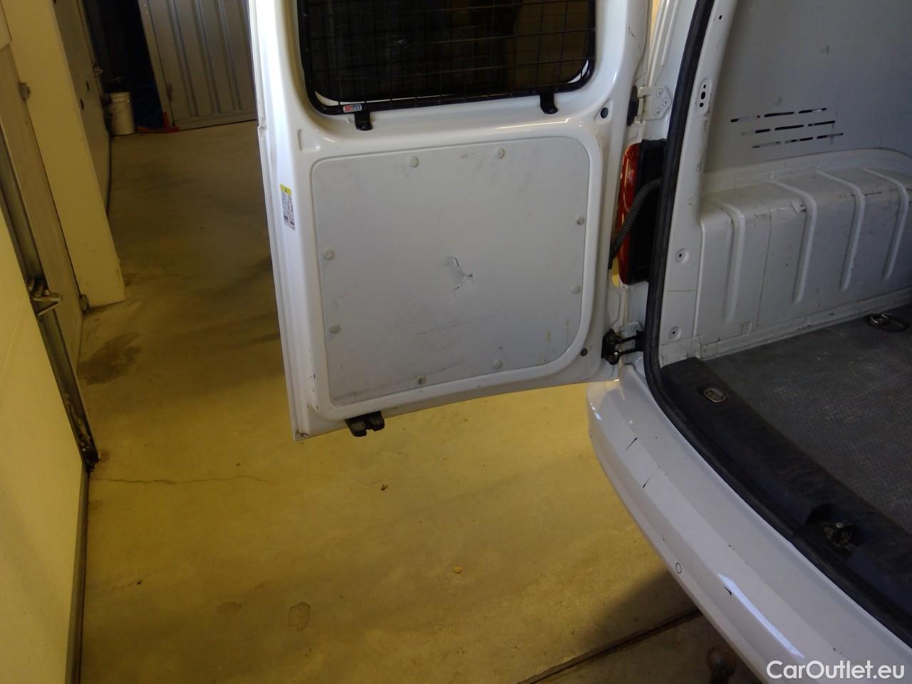  Volkswagen  Caddy  TDI 110 Maxi Aut. #1