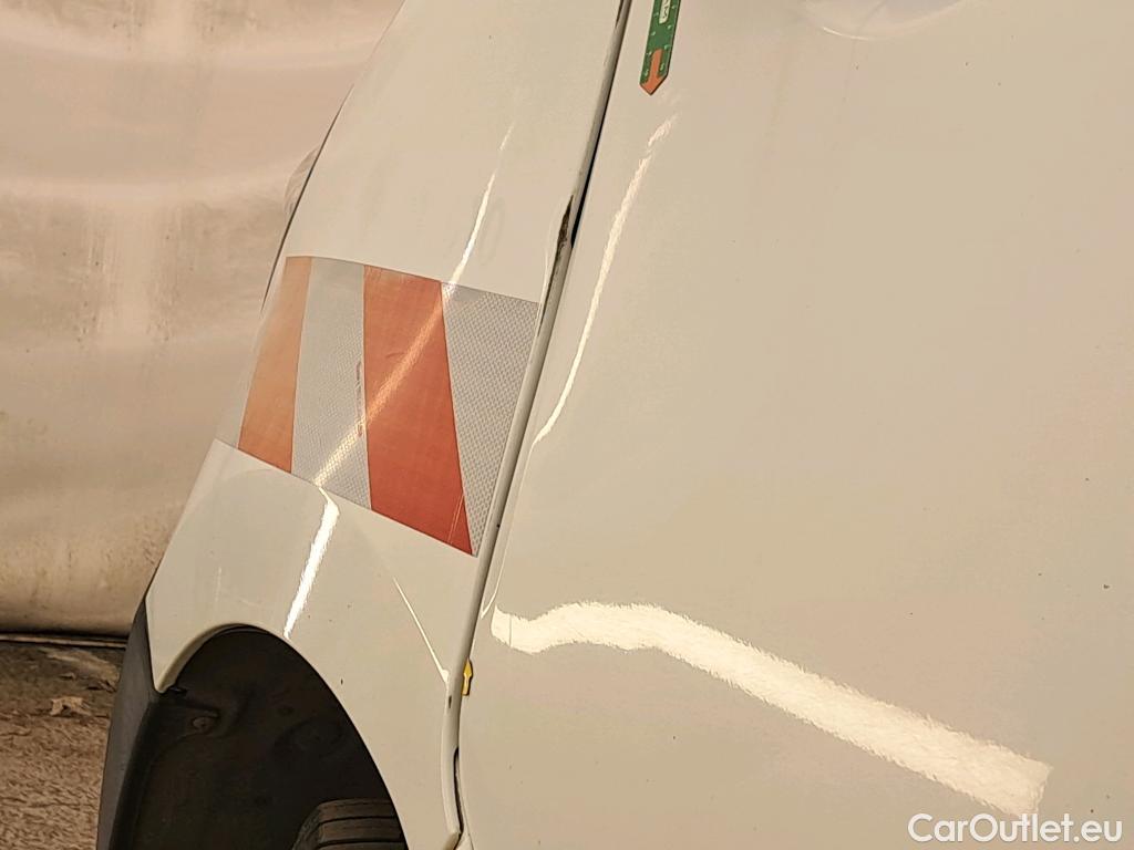  Renault  Master RENAULT  VU 4p Fourgon CA GCf TracF3500 L2H2 Energy dCi135 #17