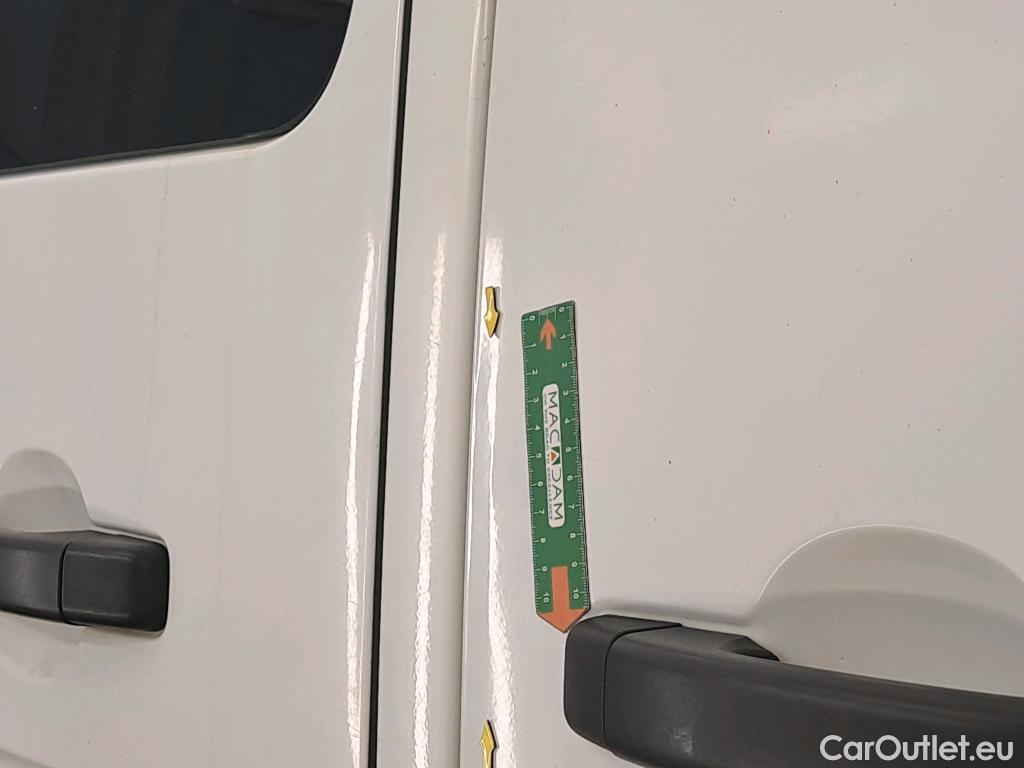  Renault  Master RENAULT  VU 4p Fourgon CA GCf TracF3500 L2H2 Energy dCi135 #40