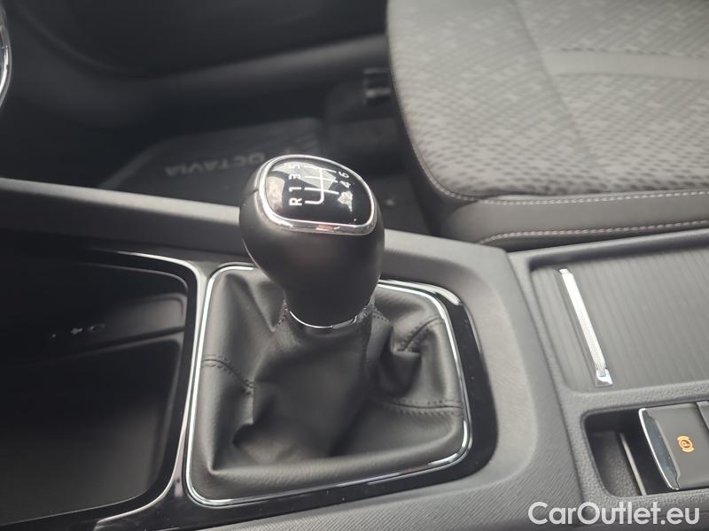  Skoda  Octavia  Combi (NX3)(2020) Oct.Combi 1.5TSI 110 Style #15