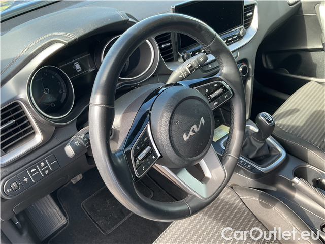  KIA  Cee'd Ceed SW 1.5 T-GDI 118 Top #1