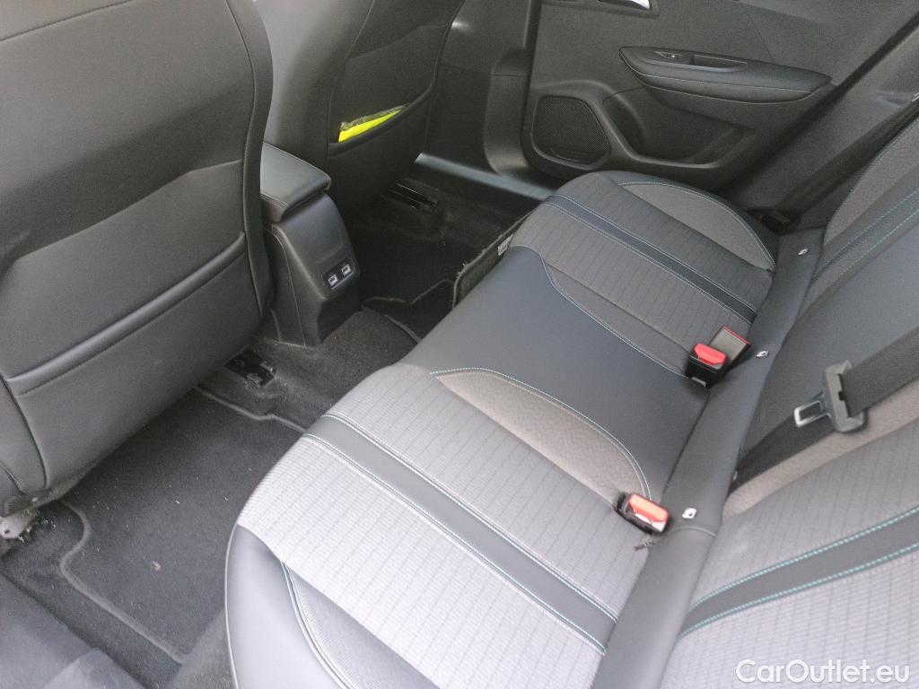  Peugeot  2008  Allure Pack 1.2 PureTech 130CV AT8 E6d #18