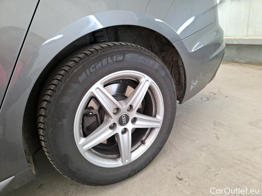  Audi  A4  Avant 30 TDI Business Line 2.0 TDI 135CV BVA7 E6d #18