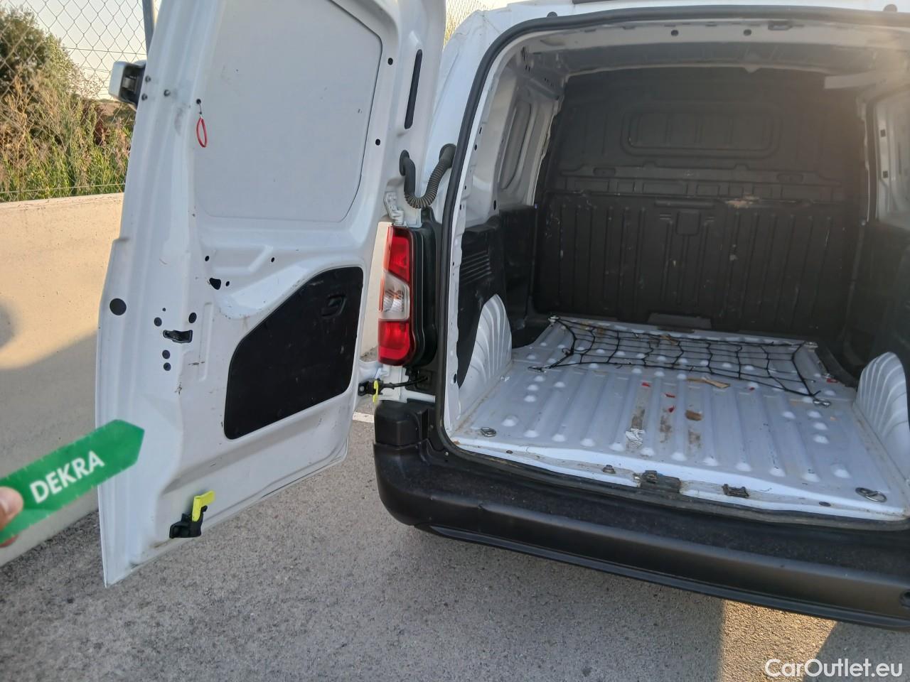 Peugeot  Partner PEUGEOT  / 2018 / 4P / furgón derivado de turismo Standard 600kg BlueHDi 73kW #3