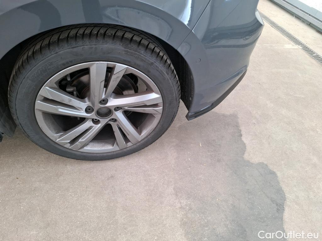  Volkswagen  Golf  VIII Berline R-Line 1st 2.0 TDI 150CV BVA7 E6d #15