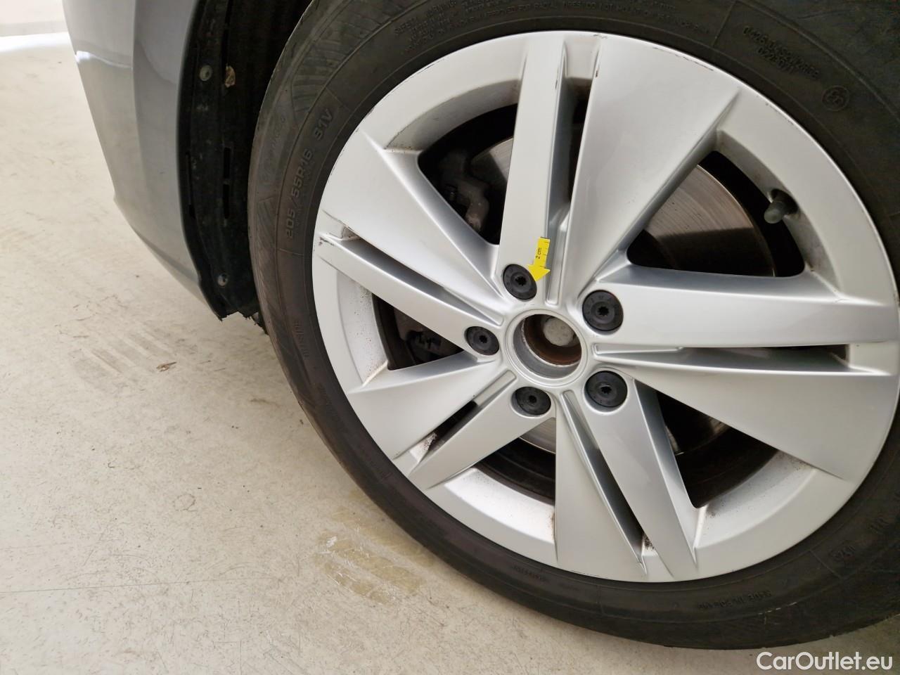  Volkswagen  Golf  2.0 TDI 116HP DSG Life Variant #9
