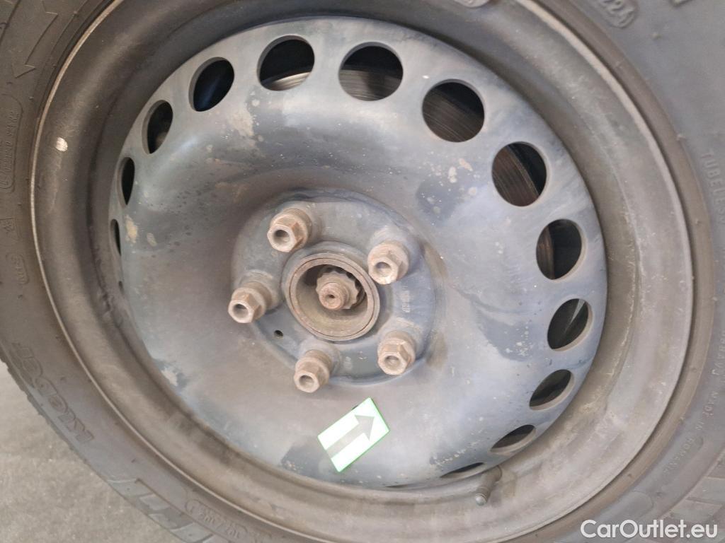  Volkswagen  Transporter KR 2.0 TDI 81KW #6