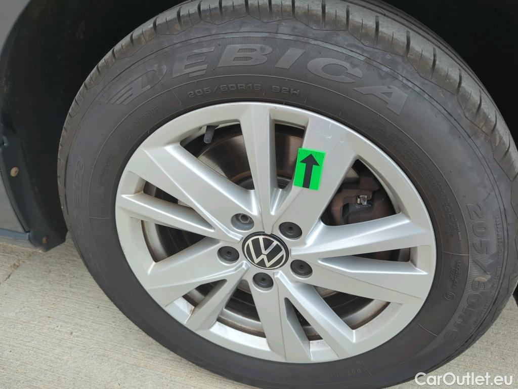  Volkswagen  Touran 1.5 TSI 150CP Highline DSG #29