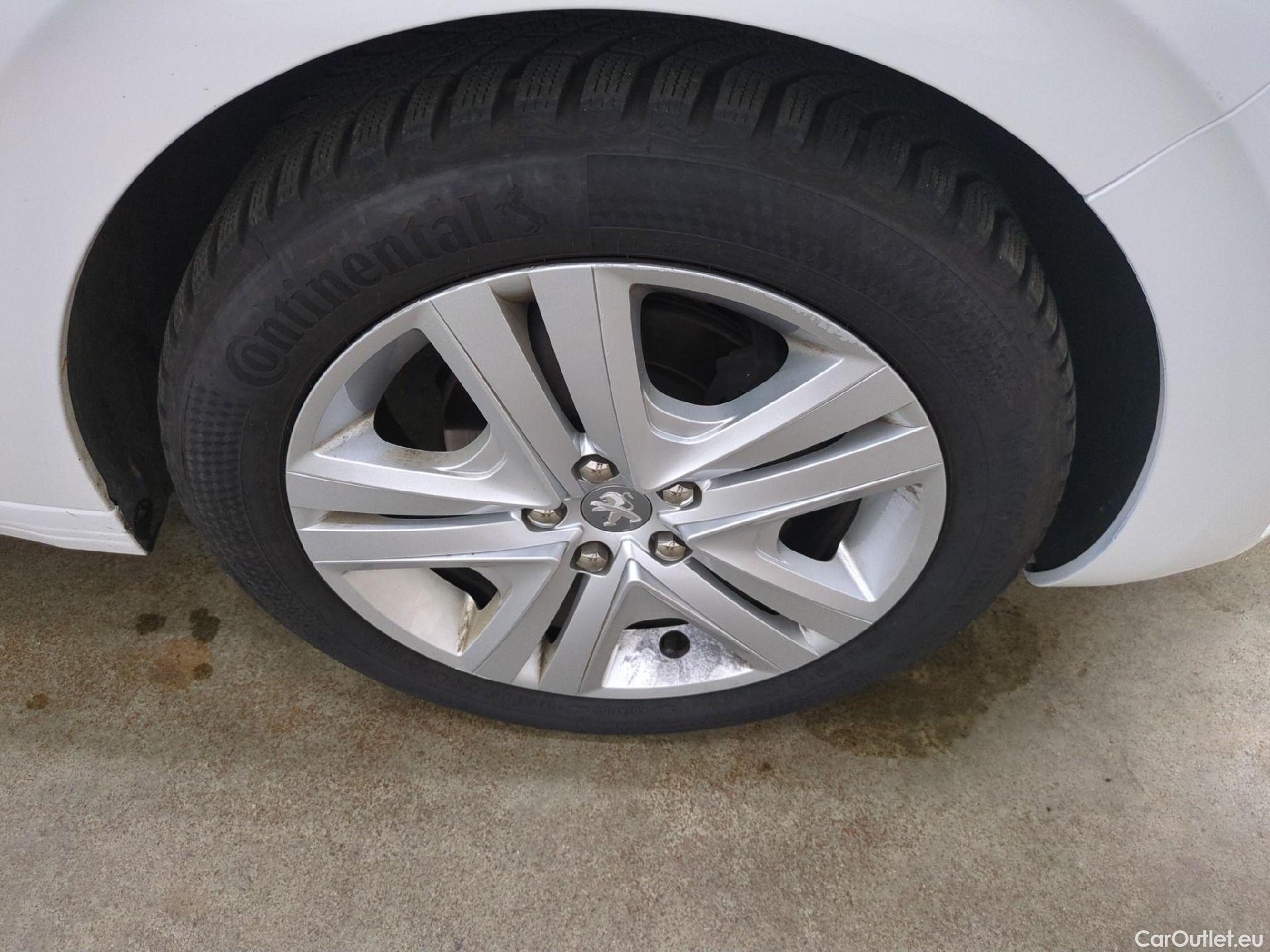  Peugeot  208  Allure Business 1.2 PureTech 110CV BVM5 E6 / VH SUR PARC #2