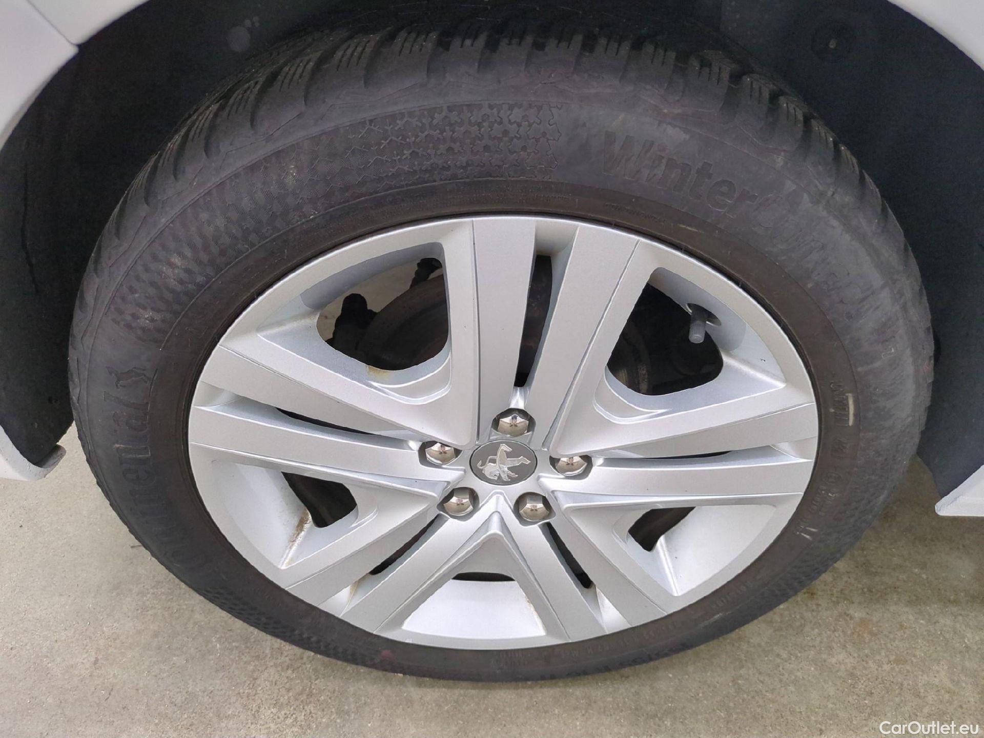  Peugeot  208  Allure Business 1.2 PureTech 110CV BVM5 E6 / VH SUR PARC #5