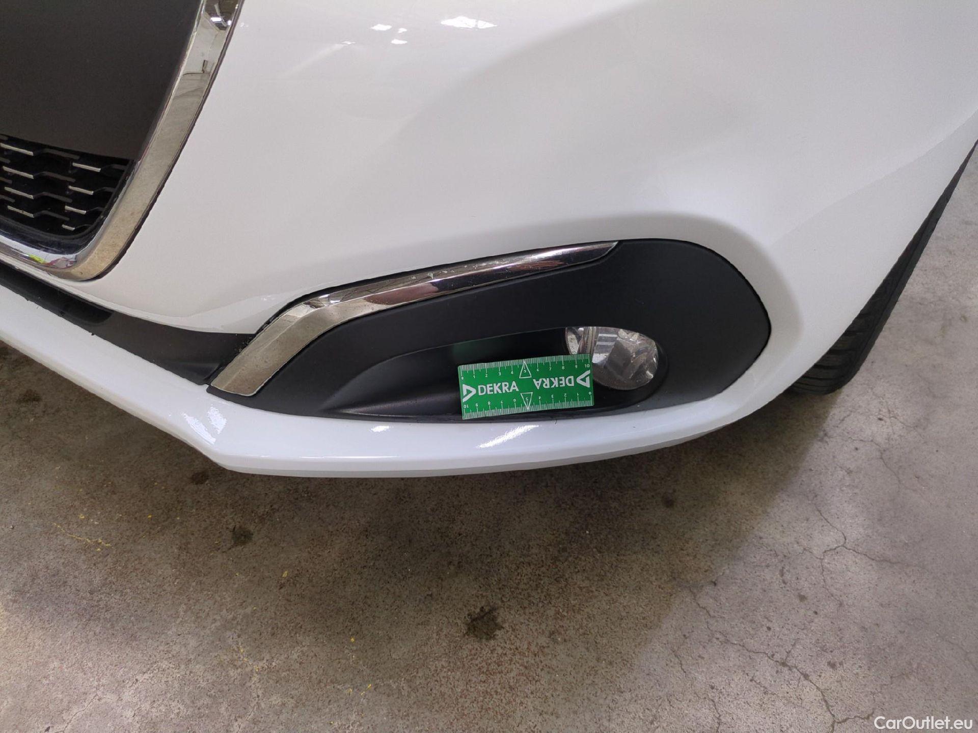 Peugeot  208  Allure Business 1.2 PureTech 110CV BVM5 E6 / VH SUR PARC #19