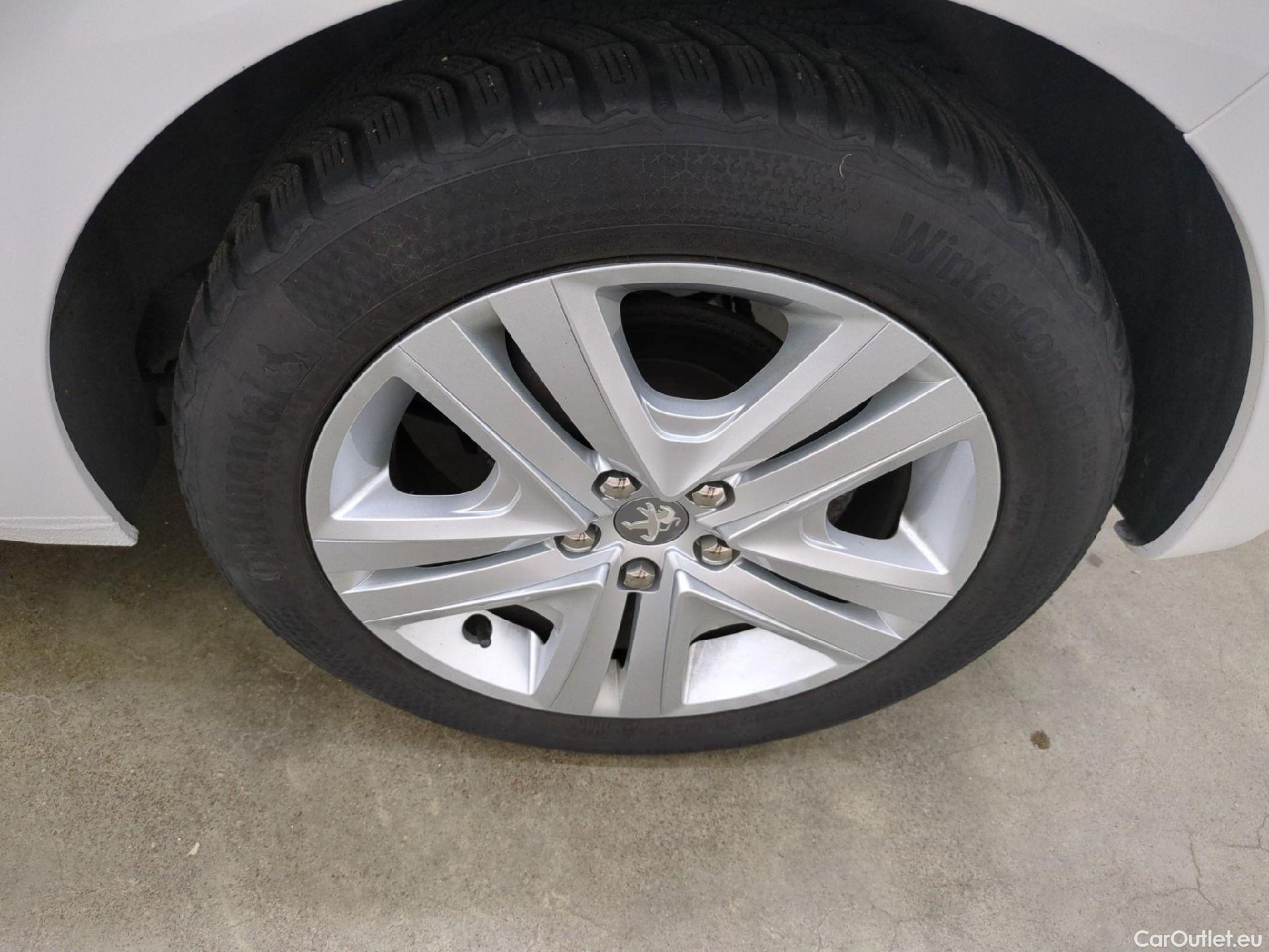  Peugeot  208  Allure Business 1.2 PureTech 110CV BVM5 E6 / VH SUR PARC #4