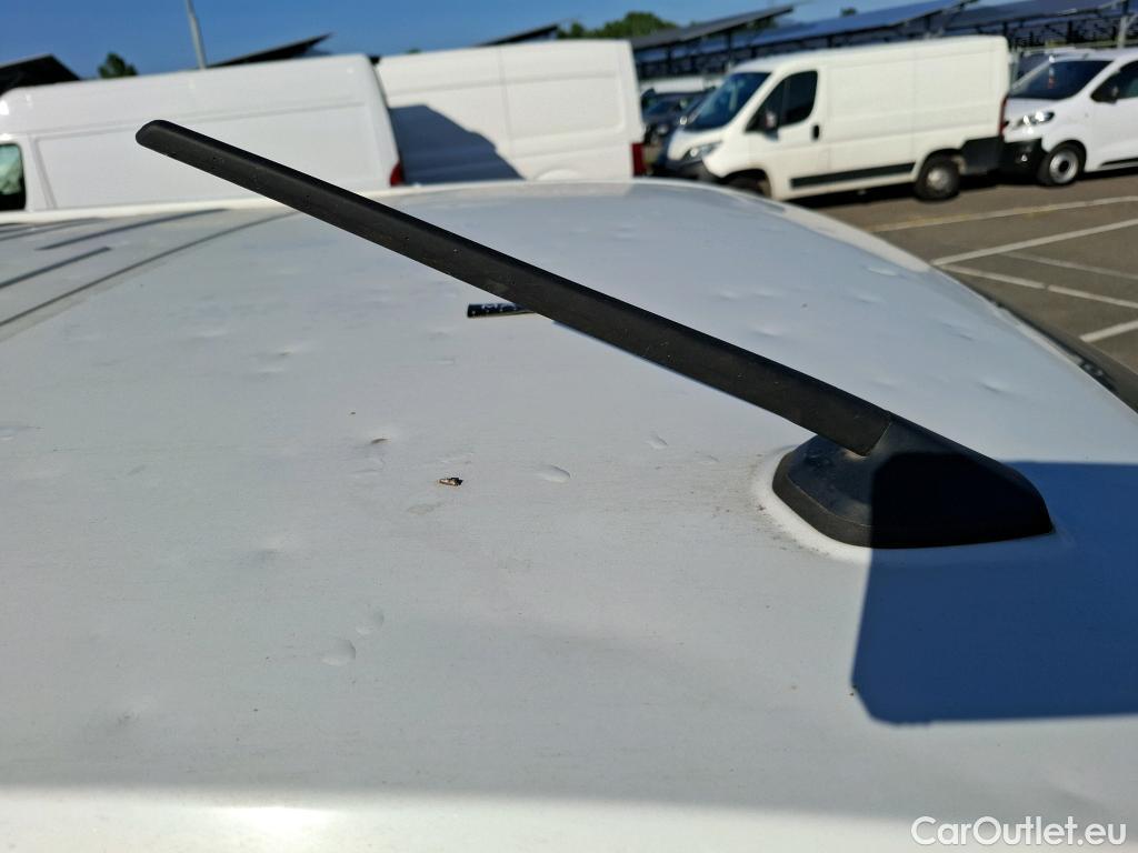  Renault  Trafic  III Fourgon L2H1 3T Grand Confort 2.0 dCi 130CV BVM6 E6d / VH SUR PARC #17