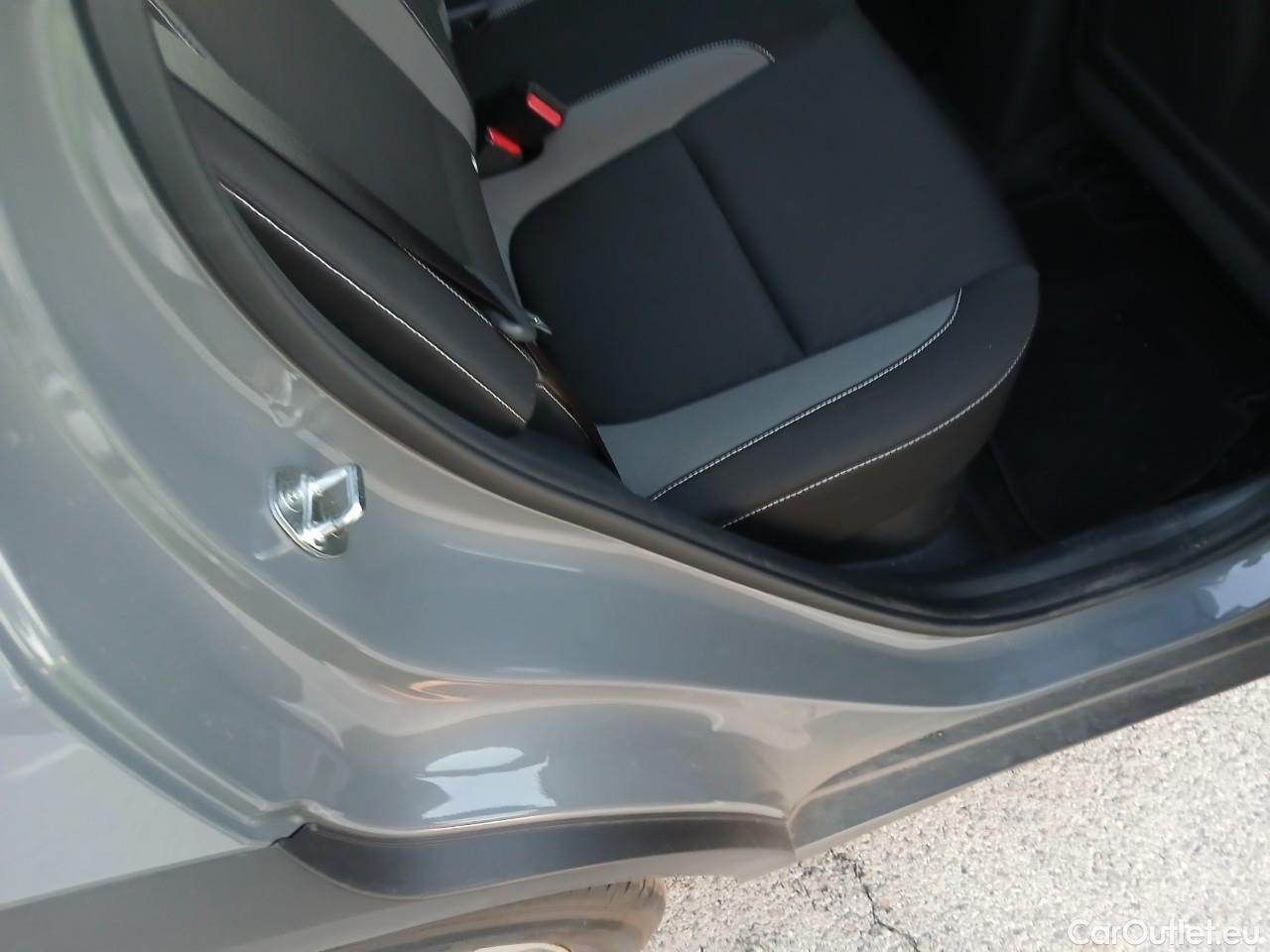  Hyundai  Konna HYUNDAI Kona / 2017 / 5P / todoterreno 1.6 GDI HEV Klass DT #3