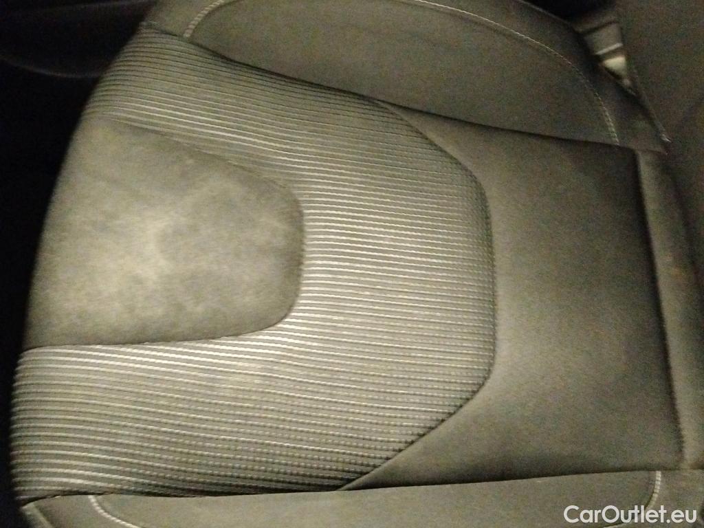  Ford  Mondeo FORD  / 2014 / 5P / berlina con portón 2.0 TDCi 110kW PowerShift Titanium #8