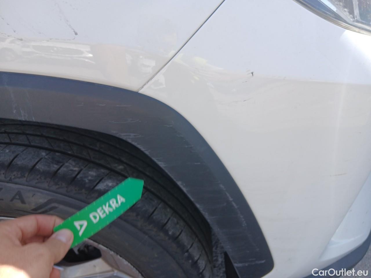  Toyota  RAV4 TOYOTA  / 2018 / 5P / todoterreno 2.5l 220H Luxury 4WD #40